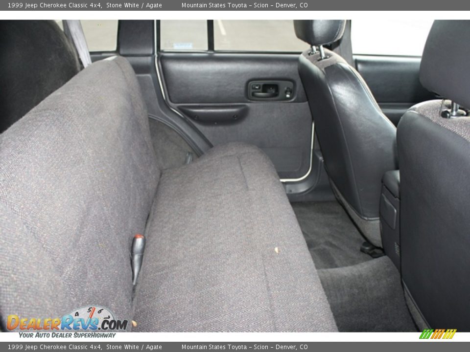 1999 Jeep Cherokee Classic 4x4 Stone White / Agate Photo #10