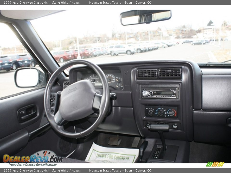 1999 Jeep Cherokee Classic 4x4 Stone White / Agate Photo #11