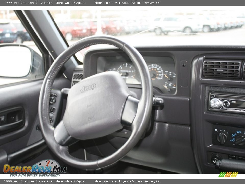 1999 Jeep Cherokee Classic 4x4 Stone White / Agate Photo #12