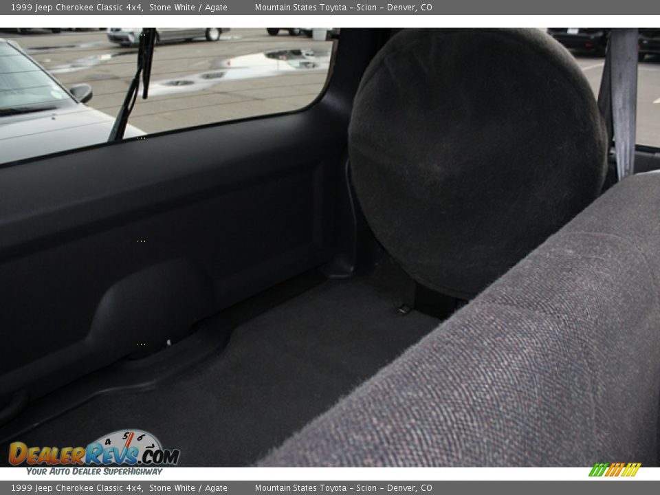 1999 Jeep Cherokee Classic 4x4 Stone White / Agate Photo #15