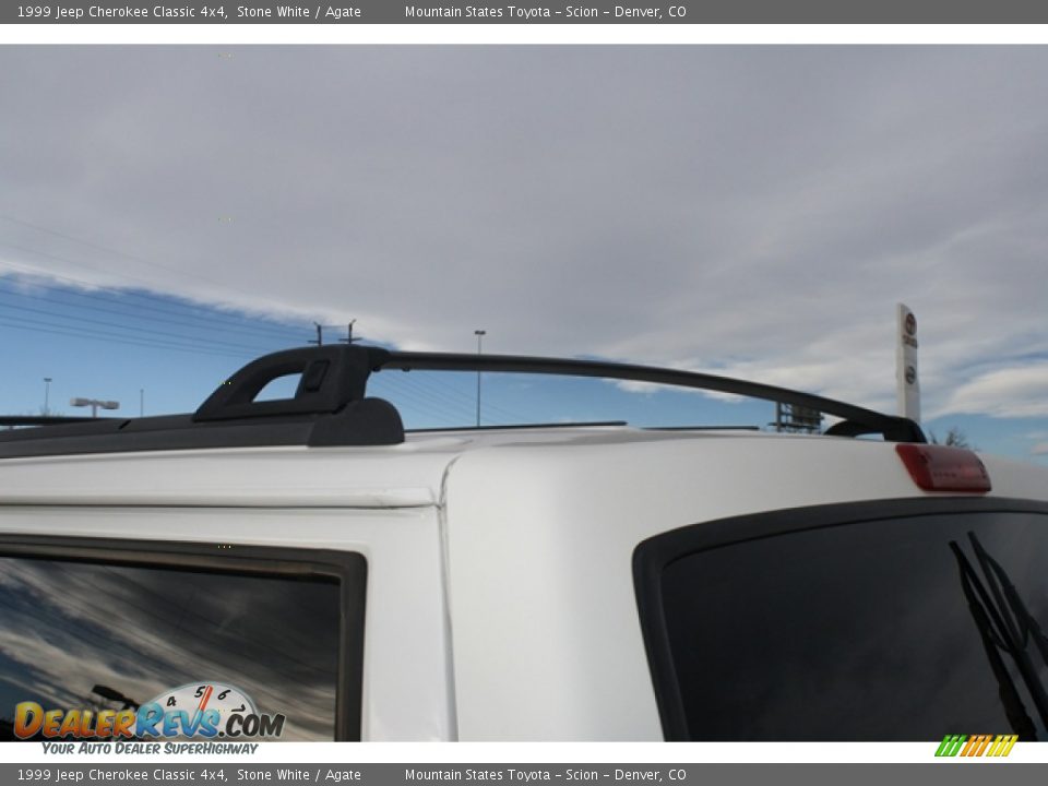 1999 Jeep Cherokee Classic 4x4 Stone White / Agate Photo #17