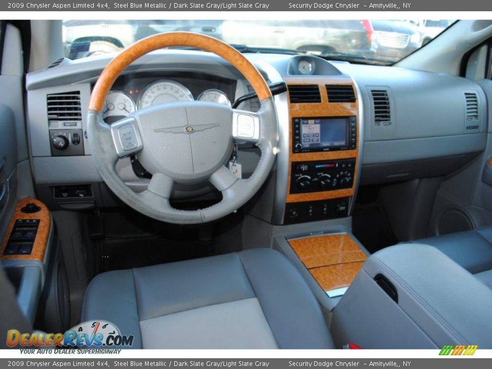 Dashboard of 2009 Chrysler Aspen Limited 4x4 Photo #10