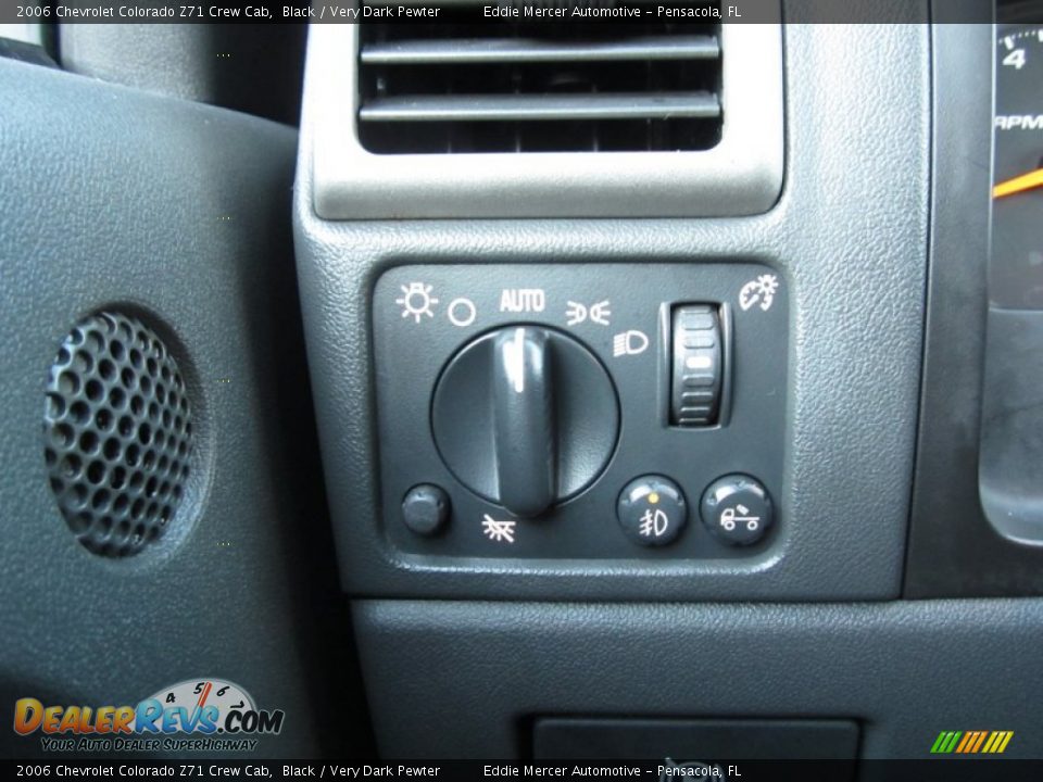 Controls of 2006 Chevrolet Colorado Z71 Crew Cab Photo #16