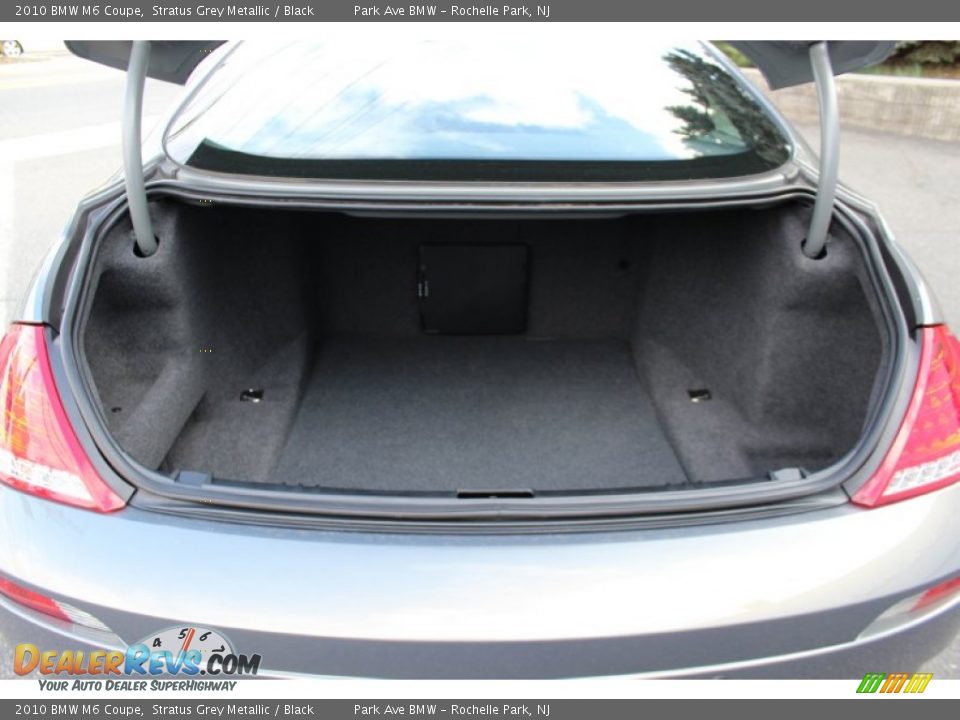 2010 BMW M6 Coupe Trunk Photo #20