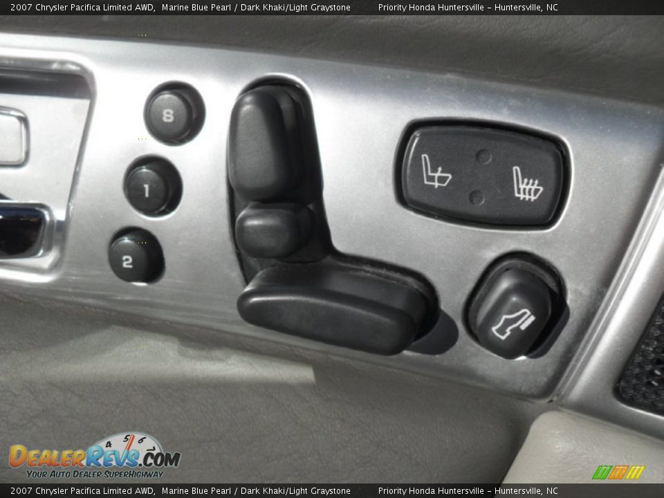 Controls of 2007 Chrysler Pacifica Limited AWD Photo #14