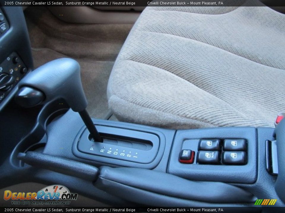 2005 Chevrolet Cavalier LS Sedan Shifter Photo #18