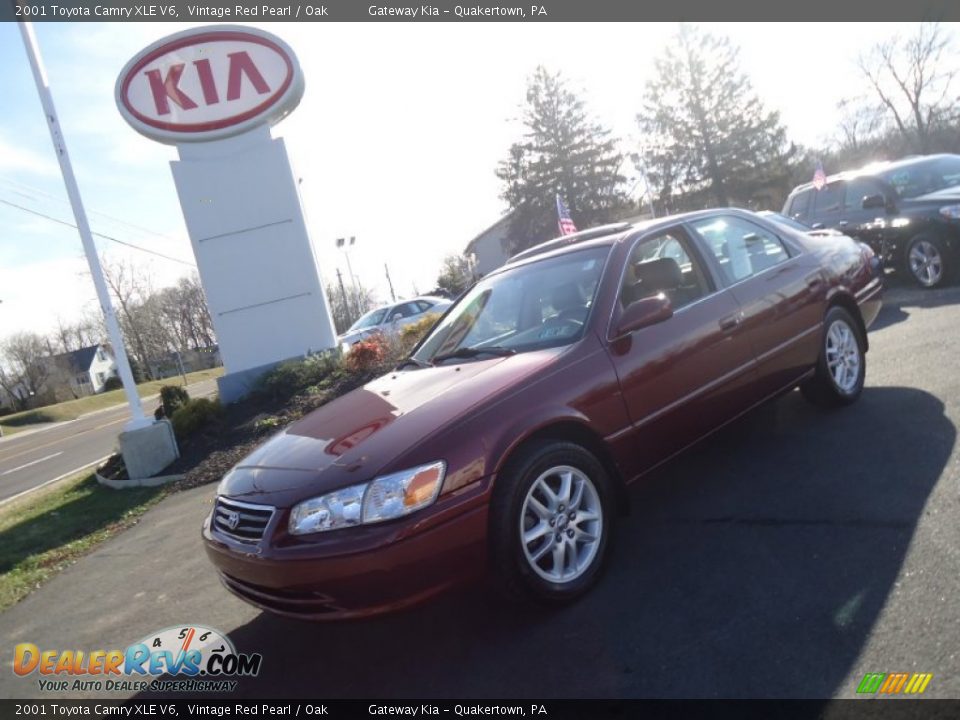 2001 Toyota Camry XLE V6 Vintage Red Pearl / Oak Photo #2