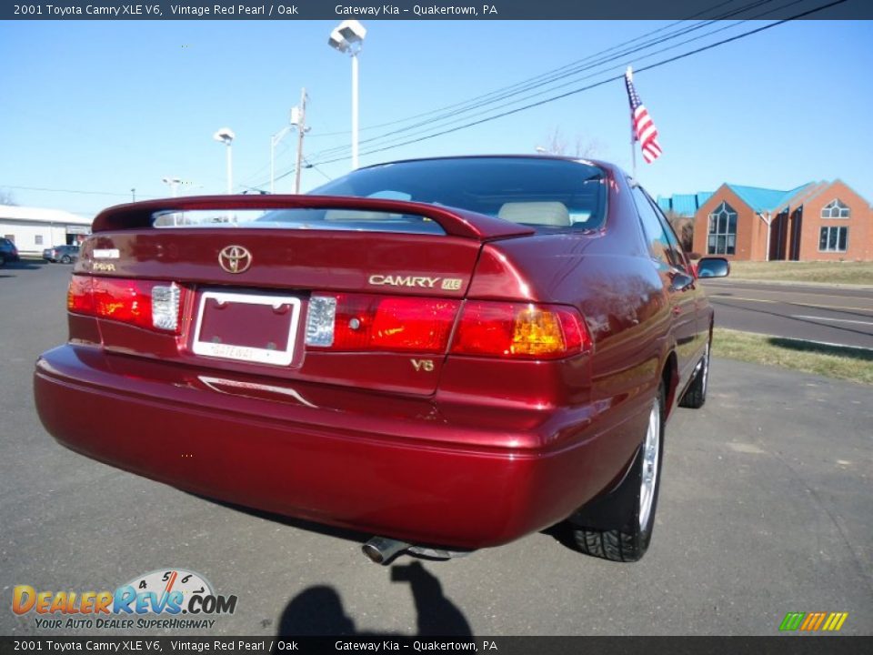 2001 Toyota Camry XLE V6 Vintage Red Pearl / Oak Photo #7