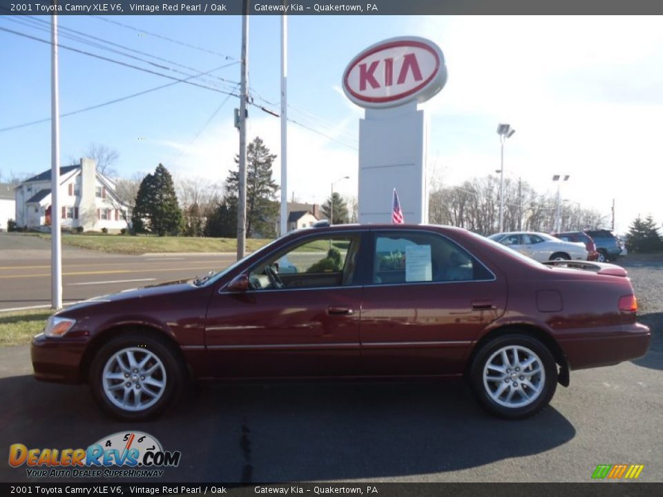 2001 Toyota Camry XLE V6 Vintage Red Pearl / Oak Photo #10