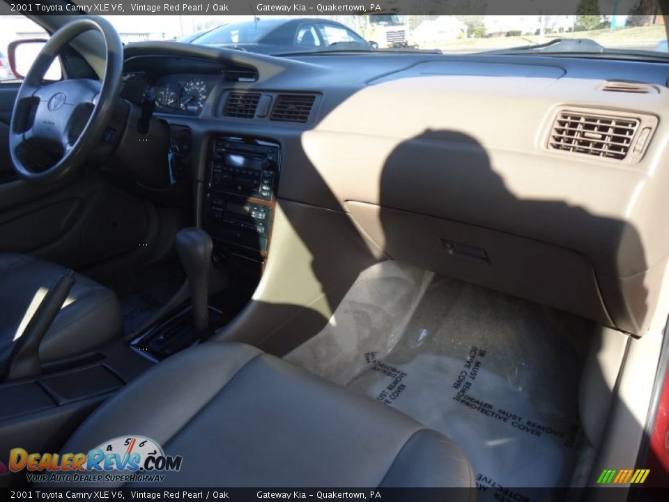 2001 Toyota Camry XLE V6 Vintage Red Pearl / Oak Photo #13