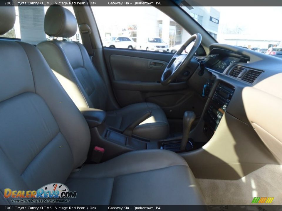 2001 Toyota Camry XLE V6 Vintage Red Pearl / Oak Photo #14