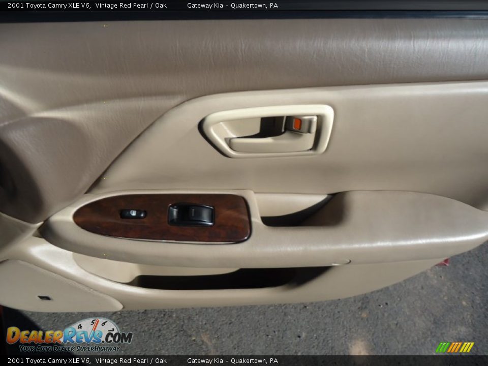 2001 Toyota Camry XLE V6 Vintage Red Pearl / Oak Photo #16