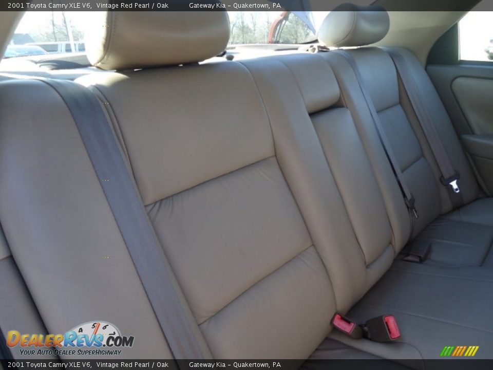 2001 Toyota Camry XLE V6 Vintage Red Pearl / Oak Photo #18