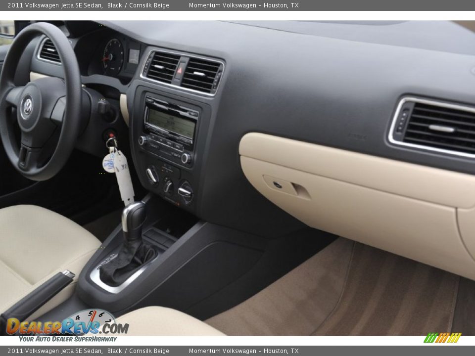 2011 Volkswagen Jetta SE Sedan Black / Cornsilk Beige Photo #31