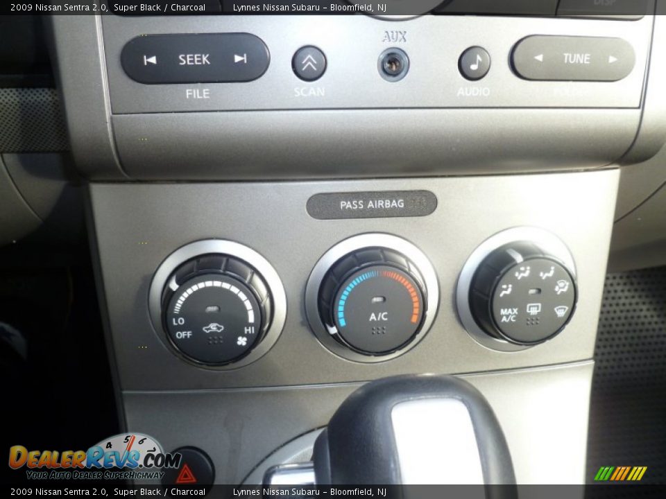 2009 Nissan Sentra 2.0 Super Black / Charcoal Photo #11