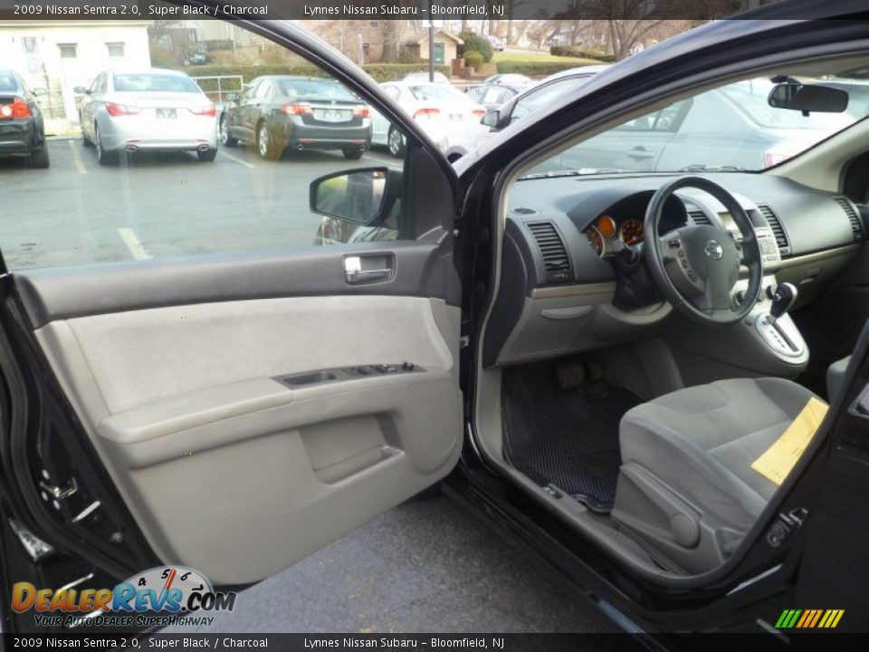 2009 Nissan Sentra 2.0 Super Black / Charcoal Photo #17