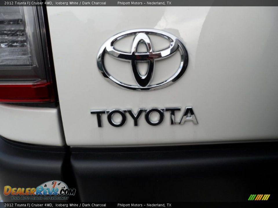 2012 Toyota FJ Cruiser 4WD Iceberg White / Dark Charcoal Photo #15