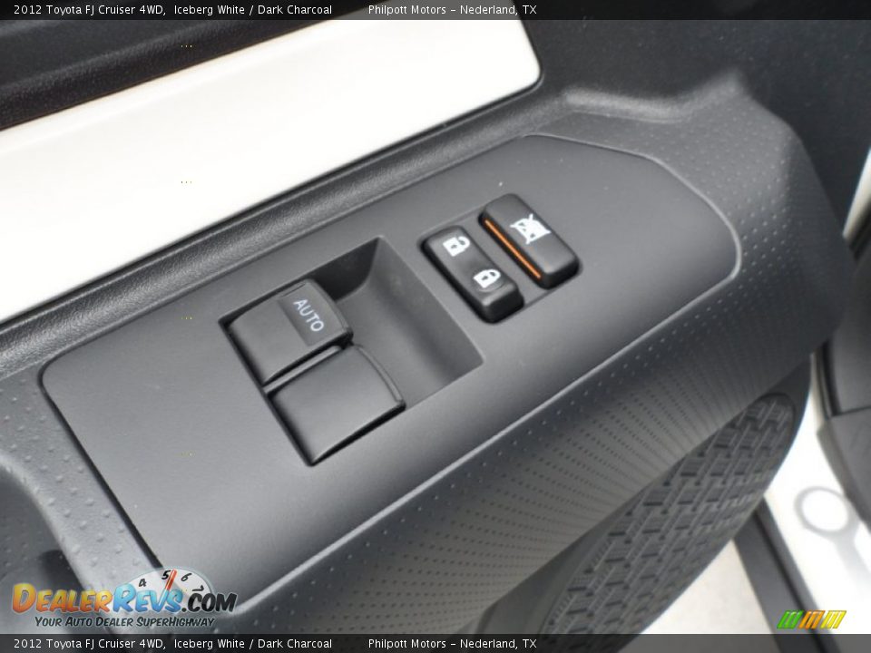 2012 Toyota FJ Cruiser 4WD Iceberg White / Dark Charcoal Photo #25