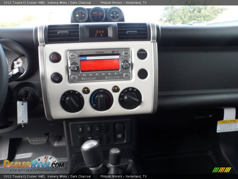 2012 Toyota FJ Cruiser 4WD Iceberg White / Dark Charcoal Photo #28