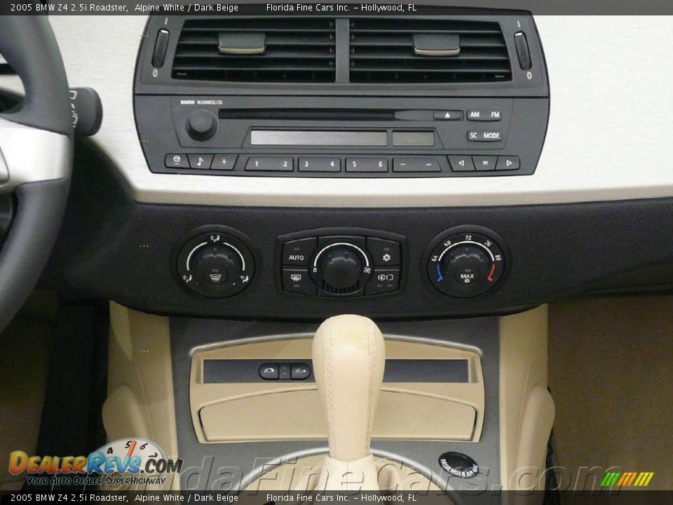 2005 BMW Z4 2.5i Roadster Alpine White / Dark Beige Photo #17