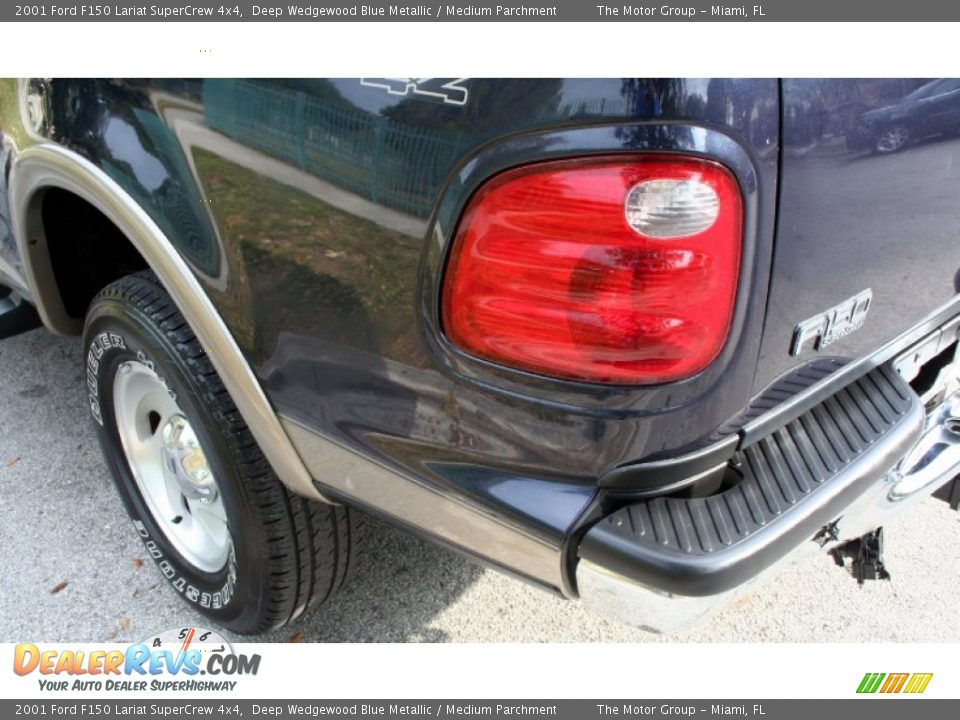 2001 Ford F150 Lariat SuperCrew 4x4 Deep Wedgewood Blue Metallic / Medium Parchment Photo #26