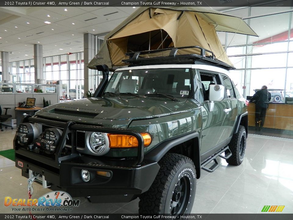 Front 3/4 View of 2012 Toyota FJ Cruiser 4WD Photo #1