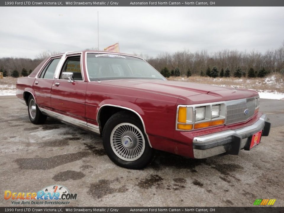 Front 3/4 View of 1990 Ford LTD Crown Victoria LX Photo #1