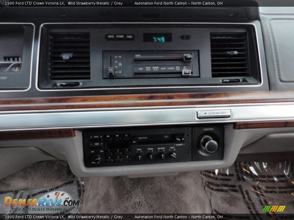 Controls of 1990 Ford LTD Crown Victoria LX Photo #24