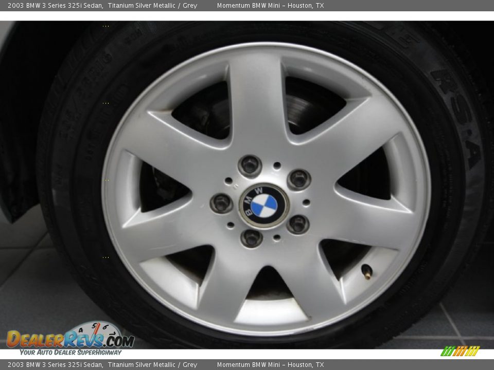 2003 BMW 3 Series 325i Sedan Titanium Silver Metallic / Grey Photo #12