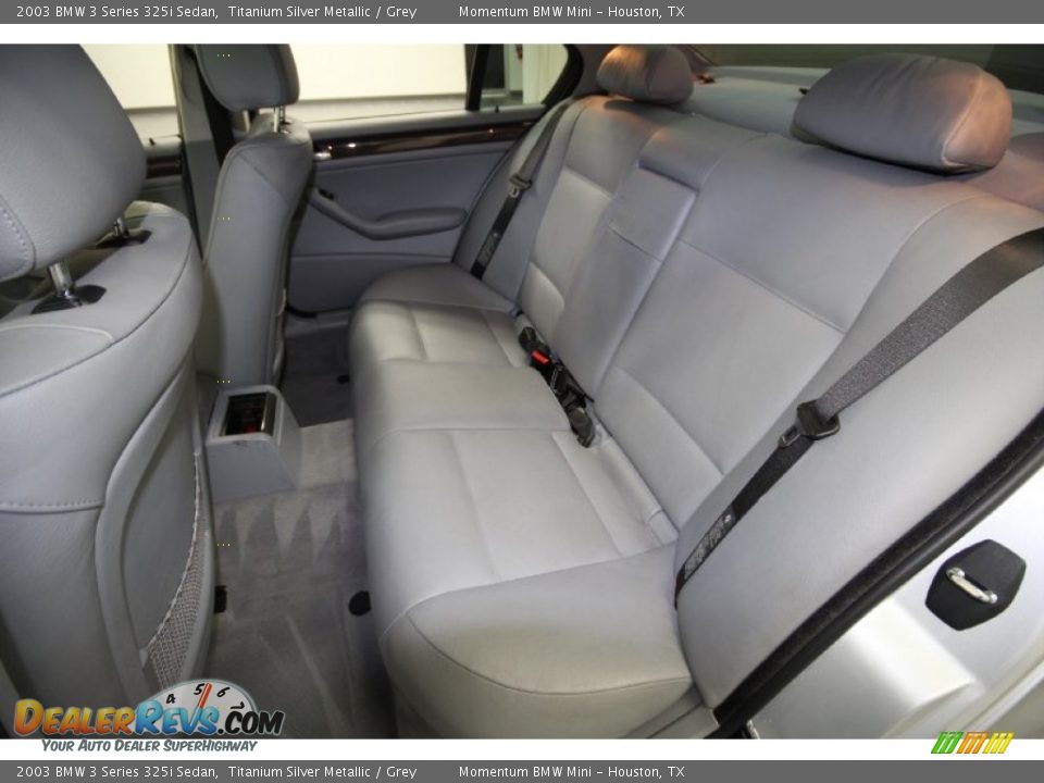 2003 BMW 3 Series 325i Sedan Titanium Silver Metallic / Grey Photo #16
