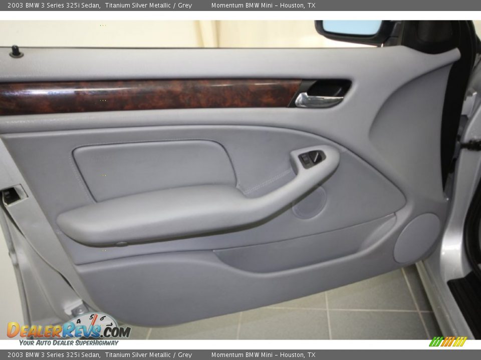 2003 BMW 3 Series 325i Sedan Titanium Silver Metallic / Grey Photo #17
