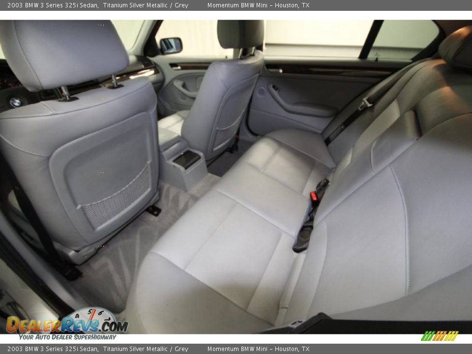 2003 BMW 3 Series 325i Sedan Titanium Silver Metallic / Grey Photo #29