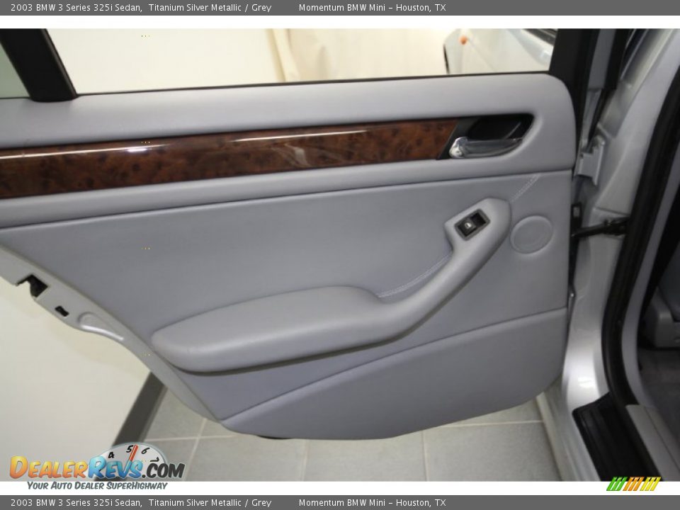 2003 BMW 3 Series 325i Sedan Titanium Silver Metallic / Grey Photo #30