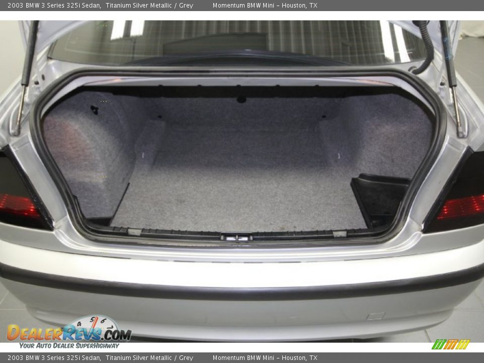 2003 BMW 3 Series 325i Sedan Titanium Silver Metallic / Grey Photo #32