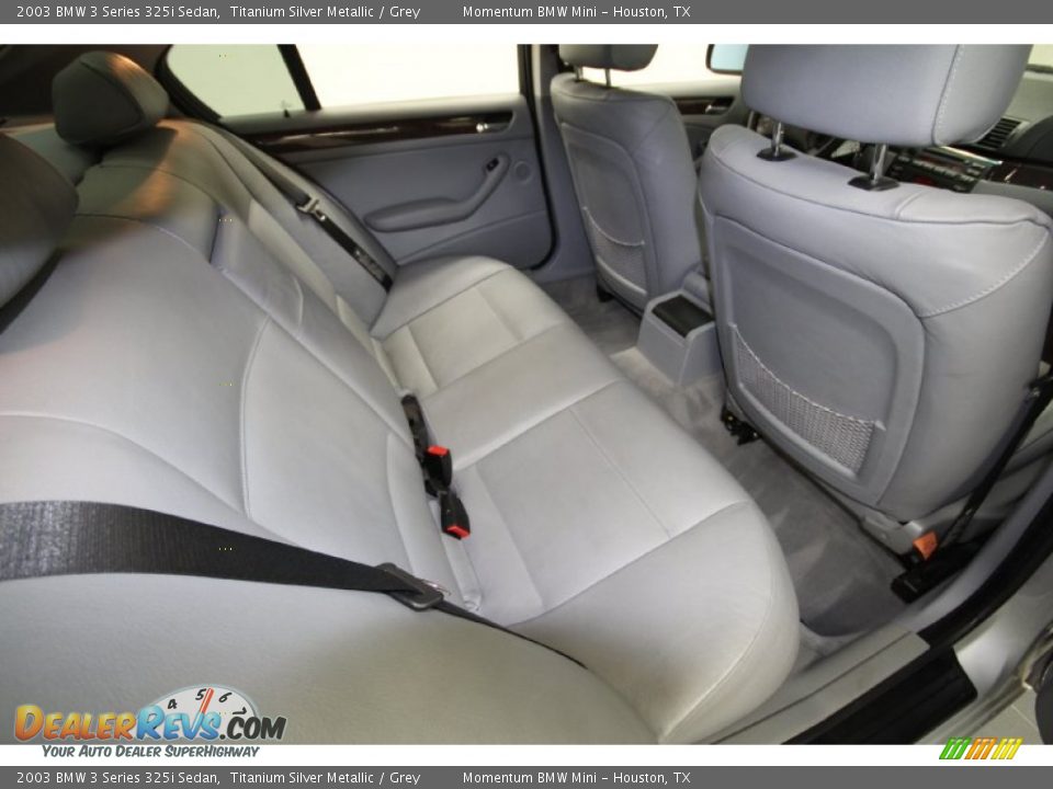 2003 BMW 3 Series 325i Sedan Titanium Silver Metallic / Grey Photo #33