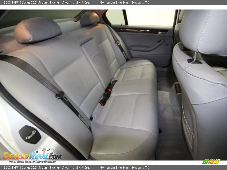 2003 BMW 3 Series 325i Sedan Titanium Silver Metallic / Grey Photo #35
