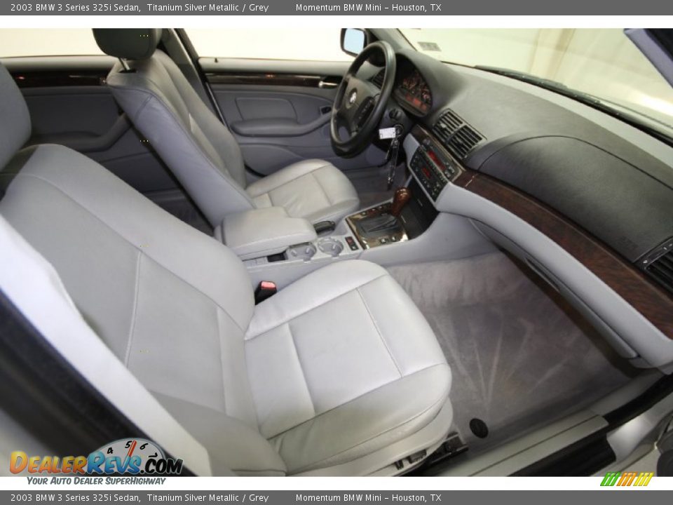 2003 BMW 3 Series 325i Sedan Titanium Silver Metallic / Grey Photo #36
