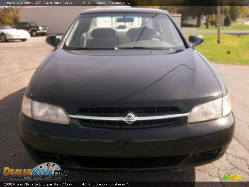 1998 Nissan Altima GXE Super Black / Gray Photo #2