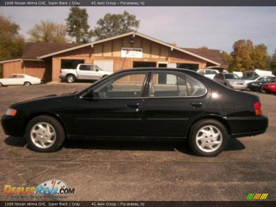1998 Nissan Altima GXE Super Black / Gray Photo #4
