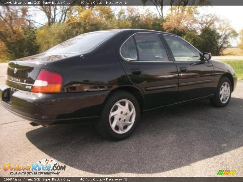 1998 Nissan Altima GXE Super Black / Gray Photo #7