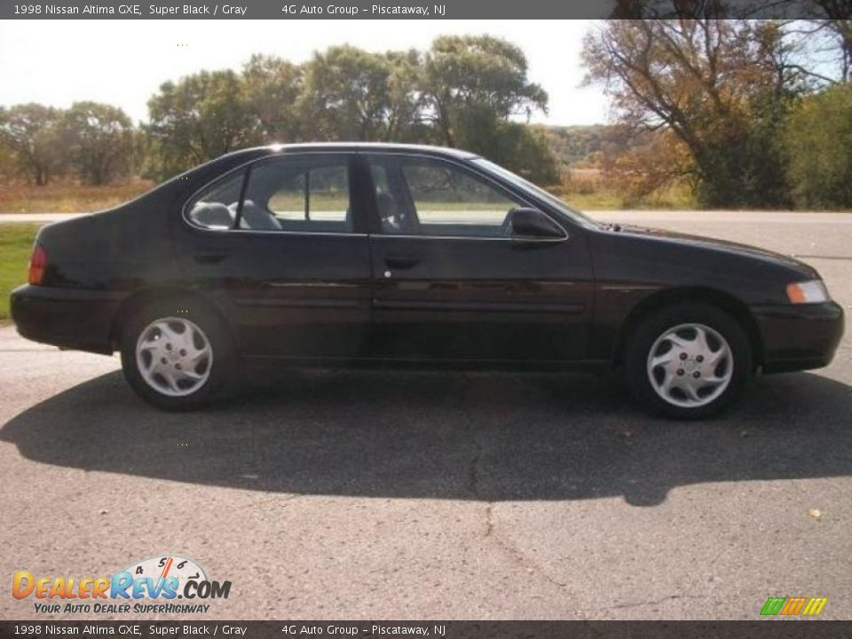 1998 Nissan Altima GXE Super Black / Gray Photo #8