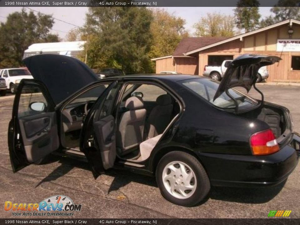 1998 Nissan Altima GXE Super Black / Gray Photo #9