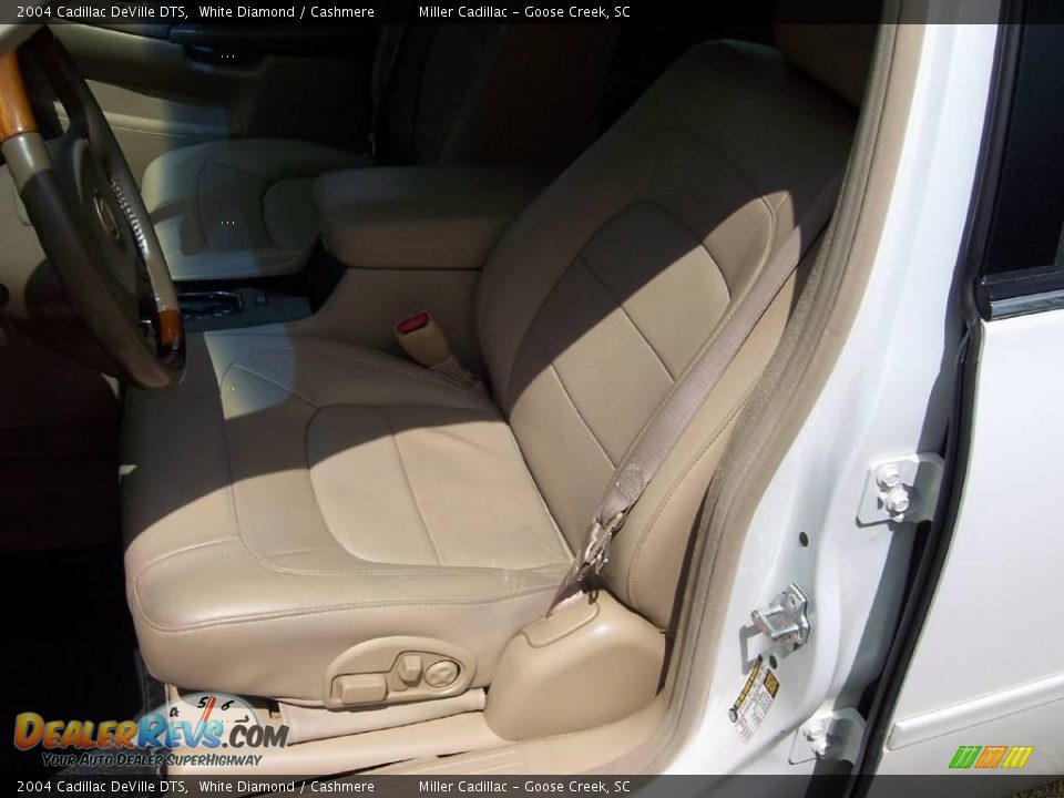 2004 Cadillac DeVille DTS White Diamond / Cashmere Photo #10