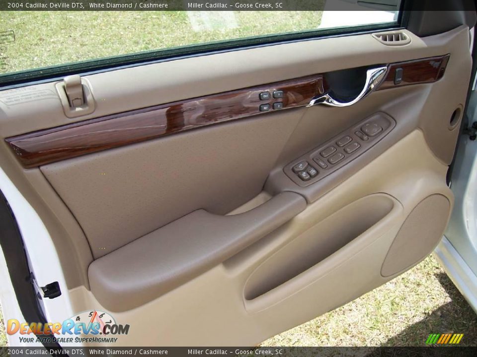 2004 Cadillac DeVille DTS White Diamond / Cashmere Photo #11