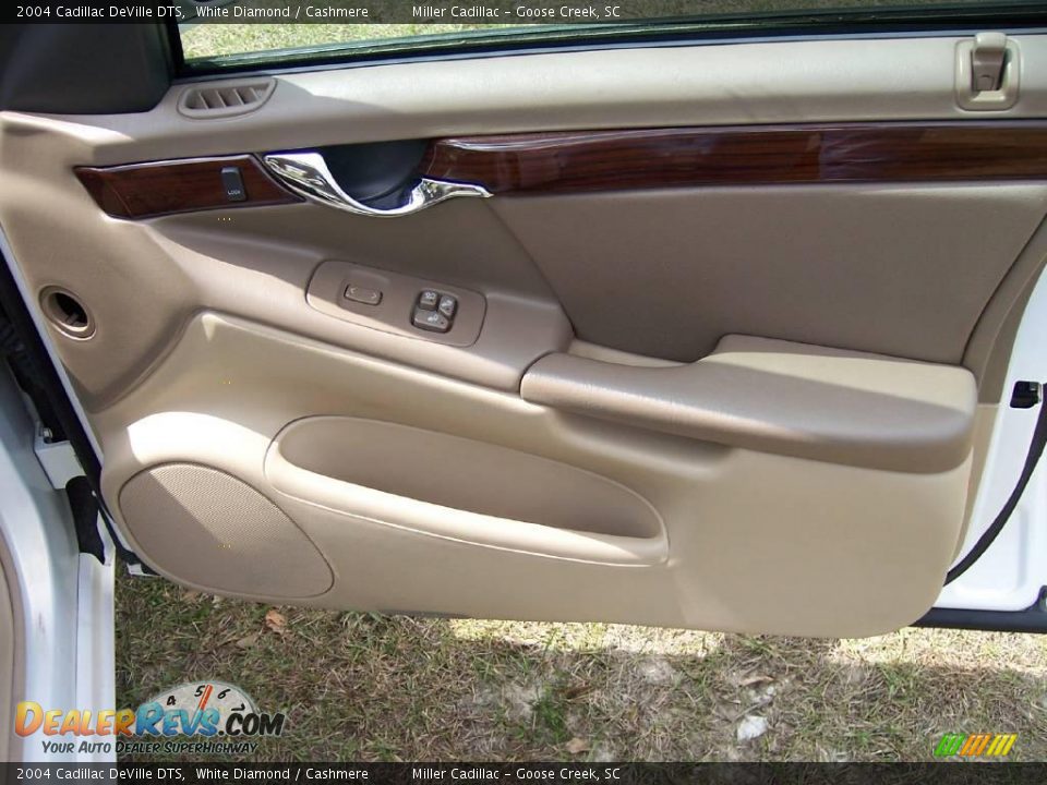 2004 Cadillac DeVille DTS White Diamond / Cashmere Photo #13