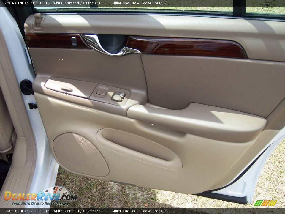 2004 Cadillac DeVille DTS White Diamond / Cashmere Photo #15