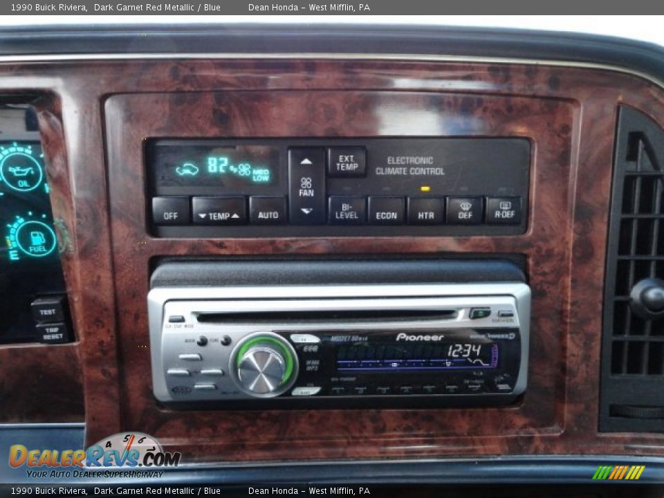 Controls of 1990 Buick Riviera  Photo #18