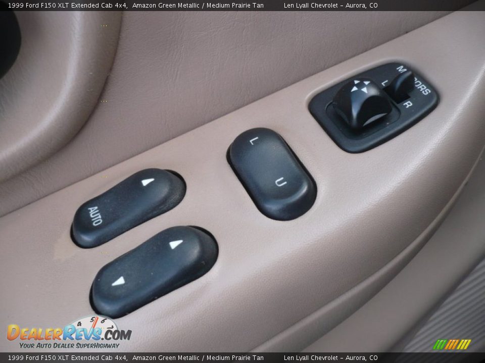 Controls of 1999 Ford F150 XLT Extended Cab 4x4 Photo #8