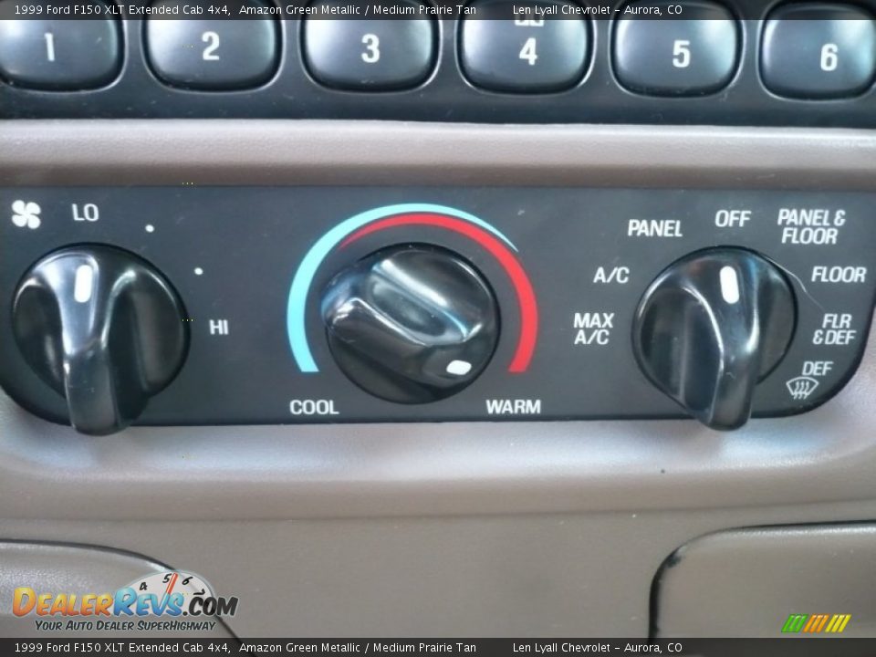 Controls of 1999 Ford F150 XLT Extended Cab 4x4 Photo #27
