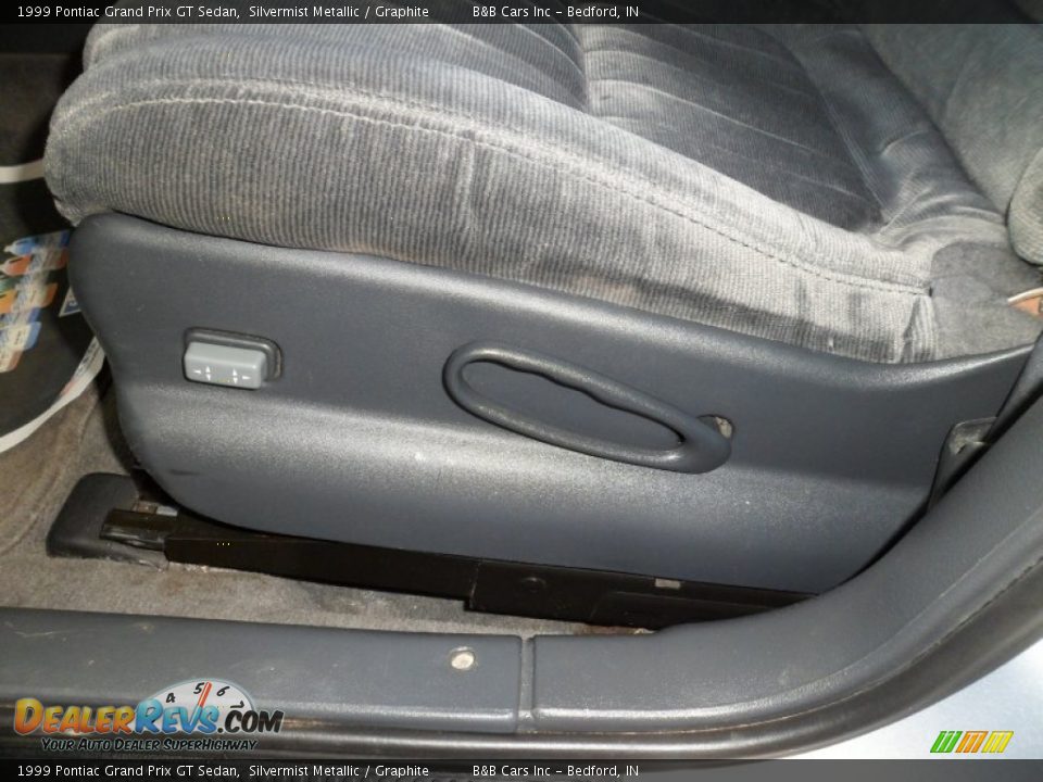 1999 Pontiac Grand Prix GT Sedan Silvermist Metallic / Graphite Photo #15